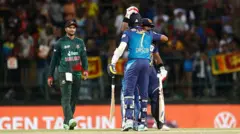 ආසියානු කුසලාන ක්‍රිකට් තරගාවලියේ B කාණ්ඩයේ පළමු තරගයෙන් බංගලාදේශ කණ්ඩායම පරාජය කරමින් කඩුලු 05 ක ජයක් ලැබීමට ශ්‍රී ලංකාව සමත් විය. 