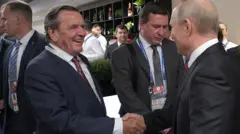 Колишній канцлер Німеччини Герхард Шредер з Володимиром Путіним у 2018 році 
