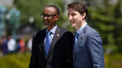 Perezida Paul Kagame na Minisitiri w'intebe wa Canada Justin Trudeau mu nama ya G7 yabereye muri Canada mu 2018