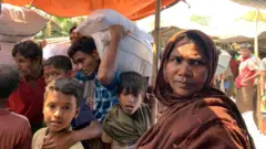 শরণার্থী শিবিরে আশ্রয় নেয়া রোহিঙ্গারা