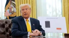 Президент США Дональд Трамп выступает с речью из Овального кабинета в Белом доме, 7 марта 2025 года.
