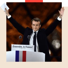 Emmanuel Macron alza los brazos tras ganar las elecciones de 2017.