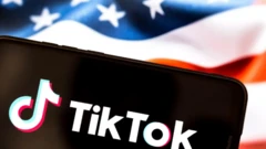 Tambarin TikTok da tutatr Amurka a baya