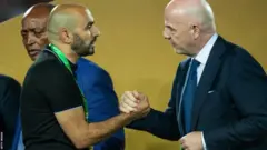 Waaliid Reguraa Shaampishiinsi Liigii Afrikaa mo'achuun harka Jiyaanii Injfaantiinoodhaa badhaasa fudhatan