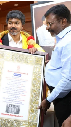 திருமாவளவனிடம் வாழ்த்து பெற்ற முதல்வர் விஜய்
