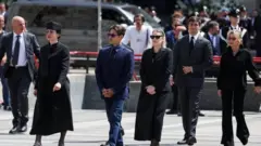 Imigabane ya Kompanyi igenga umutungo we wose ntiyayigabanyiije mu buryo bungana abane be batanu