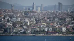 Marmara Denizi'nden İstanbul'un görünümü