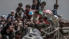 اسرائیل از نزدیک به ۱۰۰ هزار فلسطینی خواسته مناطقی در رفح را فورا ترک کنند
