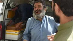 பாகிஸ்தானில் மசூதி அருகே நிகழ்த்தப்பட்ட குண்டுவெடிப்பில் 50 பேர் பலி: மிலாது நபி கொண்டாட்டத்தின்போது நிகழ்ந்த துயரம்