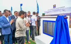ජනපති යාපනය ක්‍රිකට් ක්‍රීඩාංගනයට මුල්ගල තබන අවස්ථාව