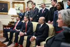 Varios funcionarios del gabinete de Trump en la Oficina Oval