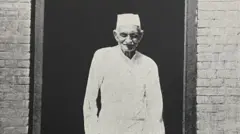 રવિશંકર મહારાજ (1884-1984) અને તેમના હસ્તાક્ષર 