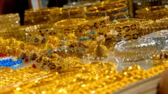 बेच्न राखिएका सुनका गहना