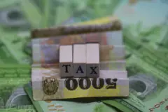 වැට් බදු, ආදායම් බදු සහ වාහන ආනයනයෙන් ඇතුළුව රජය ලද දැවැන්ත බදු ආදායම හේතුවෙන් ඉතිහාසයේ මෙතෙක් වාර්තා වූ ඉහළම ප්‍රාථමික අතිරික්තයට ළඟ වීමට හැකිව ඇතැයි මුදල් හා ක්‍රමසම්පාදන හා ආර්ථික සංවර්ධන අමාත්‍යංශය පවසයි.