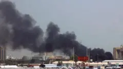 রাজধানী খার্তুমের আকাশে ধোঁয়ার কুন্ডলি