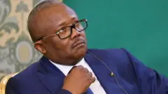 Le président de la Guinée-Bissau, Umaro Sissoco Embalo, en costume bleu et lunettes.
