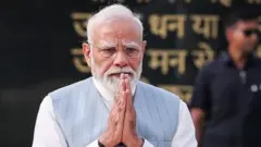 பிஎம் கேர்ஸ் நிதியின் வெளிப்படைத்தன்மை குறித்துக் கேள்விகள் எழுப்பப்பட்டு வருகின்றன