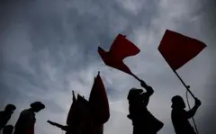 මෙවර කම්කරු දිනයේ දී කැපීපෙනෙන සිදුවීමක් වූයේ වසර ගණනාවක සිට වතු කම්කරුවන්ගේ වැටුප ඉහළ දැමීමේ යෝජනාවට ධනාත්මක පිළිතුරක් හිමිවීම ය. මැයි 01 වැනිදා ජනාධිපතිවරයා විසින් ලංකා කම්කරු කොංග්‍රසය විසින් කොටගල සංවිධානය කළ කම්කරු රැළියට සහභාගිවෙමින් ප්‍රකාශ කළේ වතු කම්කරු දෛනික වැටුප රුපියල් 1700ක් දක්වා ඉහළ දමන බව ය. ඊට අදාල ගැසට් පත්‍රය ද එදින ම නිකුත් කරන ලදි.