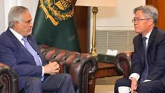 इशहाक़ डार और चीनी राजदूत जियांग ज़ैडोंग