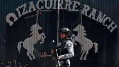 Un agente de la Guardia Nacional en el rancho Izaguirre