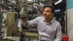 ગુજરાતમાં રોજગારી, ગુજરાતમાં બેરોજગારી, ગુજરાતની કંપનીઓમાં નોકરી, ગુજરાત, અમદાવાદ, સાણંદ, બીબીસી ગુજરાતી, ગુજરાત સરકાર, સ્થાનિક કંપનીમાં નોકરી, અર્થવ્યવસ્થા