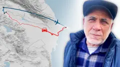 Коллаж: изображение мужчины с седой щетиной в кепке и синей куртке, надетой поверх синей клетчатой рубашки, на фоне карты, где синим и красным цветами обозначен маршрут