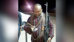 'ወሊድ' ተባሂሉ ዝፍለጥ ተወልደ ጎይትኦም፡ ብጸጋማይ ኢዱ ብሬን ሒዙ፡ ኣብጠያይት ዝሓዘ ዝናር ተጠምጢሙ ብየማናይ ኢዱ ተለፎኑ እናራኣየ