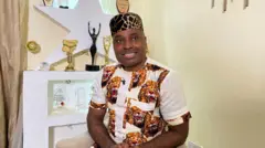 Kenneth Okonkwo n'ụlọ ya