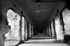 O interior da 3ª Galeria do Pavilhão do C do Presídio Central, um dos locais responsáveis por dar à instituição a fama de pior da América Latina, logo depois do esvaziamento, em janeiro de 2009