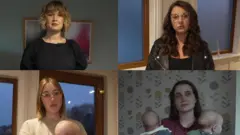 Quatro mulheres olhando para a câmera; uma delas segura um bebê e outra segura dois bebês