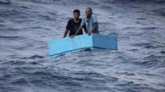 பசிபிக் பெருங்கடலில் படகு கவிழ்ந்ததால் ஐஸ் பெட்டியில் 5 நாள் தத்தளித்த மீனவர்கள்