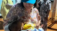 در یک عملیات پرمخاطره، ۲۹۷ کودک که حدود ۲۰۰ نفر از آنان زیر دو سال داشتند به محل امن واد مدنی در جنوب سودان منتقل شدند