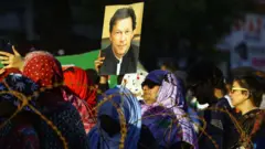 पाकिस्तान की जेल में बंद हैं पूर्व प्रधानमंत्री इमरान ख़ान