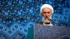 صدیقی از امامت جمعه تهران استعفا داد؛ خامنه‌ای موافقت کرد