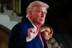 ၂၀၂၆ ခုနှစ် ဖေဖော်ဝါရီလ ၂၅ ရက်နေ့ လွှတ်တော်မှာ နိုင်ငံတော် အခြေပြမိန့်ခွန်းပြောဖို့ အောက်လွှတ်တော်ကို ရောက်လာတဲ့ အမေရိကန်သမ္မတ ဒေါ်နယ်ထရမ့်ကို တွေ့ရတာဖြစ်ပါတယ်။ အနောက်မှာတော့ သမ္မတကတော် မယ်လာနီယာရဲ့ မြင်ကွင်းကို မြင်တွေ့ရ 