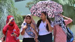 ગુજરાતમાં હાલ ગરમીની શરુઆત થઈ ગઈ છે ત્યારે નવી હવામાન સિસ્ટમ કોઈ આકાર લઈ રહી છે જેની અસરથી ગુજરાતમાં હવામાન પલટાઈ શકે? માર્ચ મહિનામાં હવામાન પલટાશે?, વરસાદ વિશે કોઈ આગાહી છે ખરી? એ ડિજિટલ સ્ક્રીન પર નકશાની મદદથી સમજો આ વીડિયોમાં
વીડિયો : દીપક ચુડાસમા
