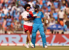 இந்தியா - ஆஸ்திரேலியா மோதல்