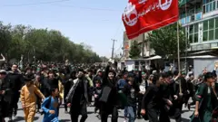 شمار زیادی از عزاداران در غرب کابل به خیابان‌ها آمدند