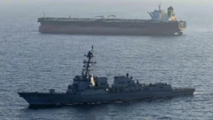 Море, на переднем плане военный корабль, чуть дальше еще одно судно