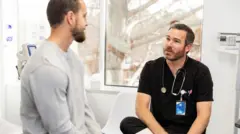 دکتر و مراجعه کننده