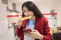 બ્રેડ, પ્રોસેસ્ડ ફૂડ, આંતરડાને અસર, બીબીસી ગુજરાતી સાથે સમજો, હેલ્થ ટીપ્સ, બીબીસી ગુજરાતી