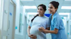 પ્રસૂતિની અલગ-અલગ રીતો, બાથટબ સ્ટૂલ અને ટેબલ પ્રસૂતિ, પ્રસૂતિ દરમિયાન શું ધ્યાન રાખવું, ગર્ભાવસ્થા બીમારી નથી, બીબીસી ગુજરાતી