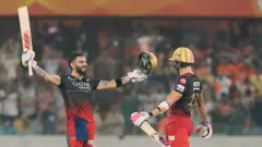 વિરાટ કોહલીએ રૉયલ ચૅલેન્જર્સ બૅંગલુરુ તરફથી સદી ફટકારી હતી અને ક્રિસ ગેલના રેકૉર્ડની બરાબરી કરી