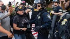 Activistas y miembros de las comunidades afectadas han protestado contras las autoridades.