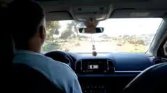 هيثم التميمي : الإغلاقات تضطرني لسلك طرق خطرة عبر الأحراش.