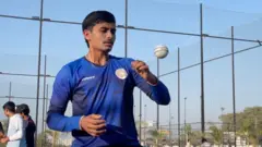 અમિત શુક્લાની ઍકેડૅમીમાં પ્રેક્ટિસ કરી રહેલ ક્રેન્સ ફુલેત્રા