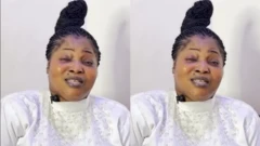 Busola Oke wọ aṣọ funfun, ó ń sunkún