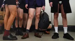 muškarci u donjem vešu 