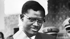 Photo d'archive de Patrice Lumumba en buste.