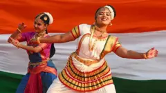 वंदे मातरम के 150 वर्ष पूरा होने पर इंडिया गेट पर हुए एक कार्यक्रम की तस्वीर